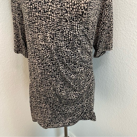Dana Buchman Wrap Front Ruche Short Sleeve Abstract Black Tan Blouse Top Sexy XL - Picture 3 of 8